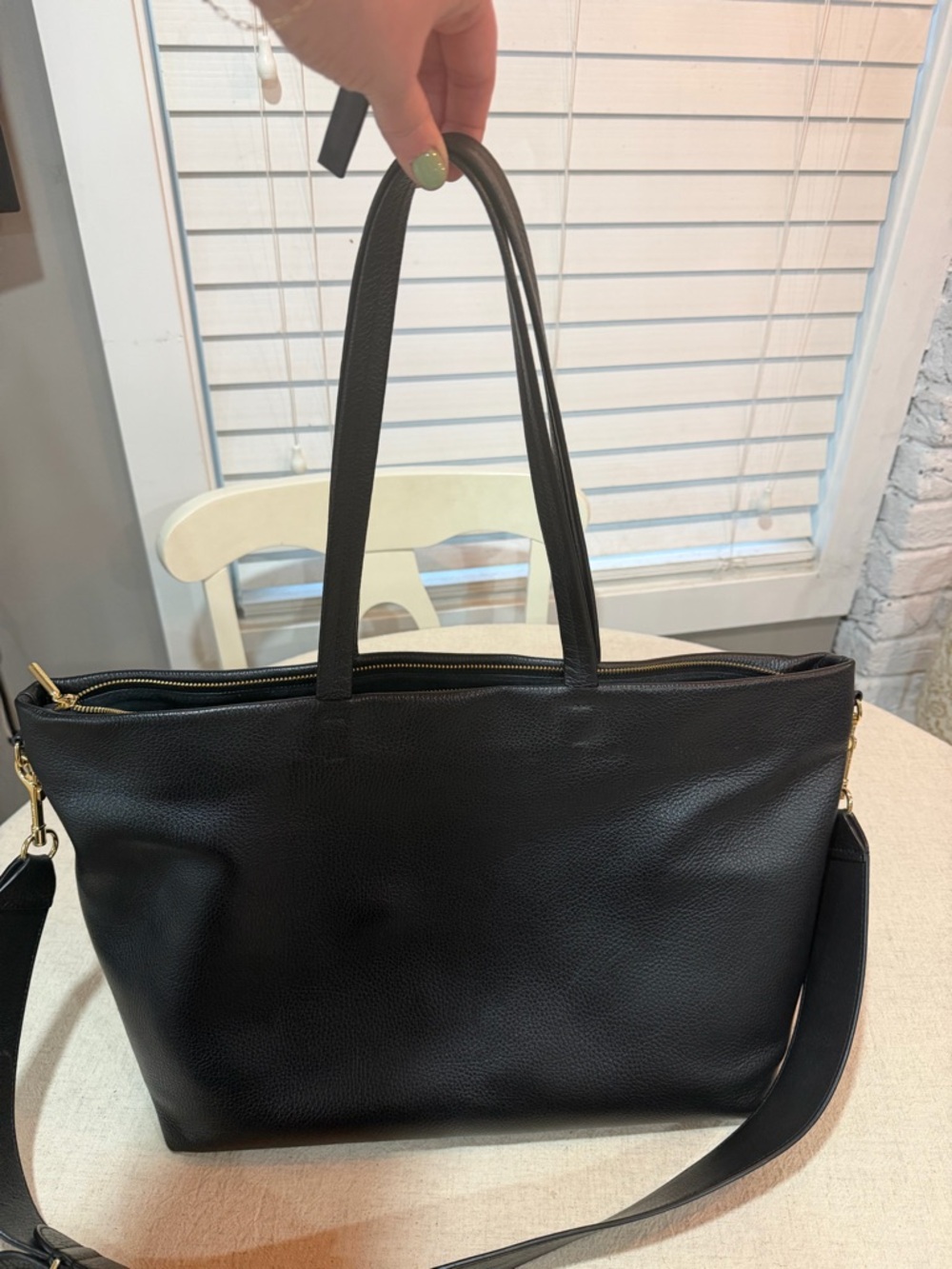 Cuyana Classic Easy Zipper Tote, Classic Easy Tote Insert, adjustable wide strap - Picture 10 of 13